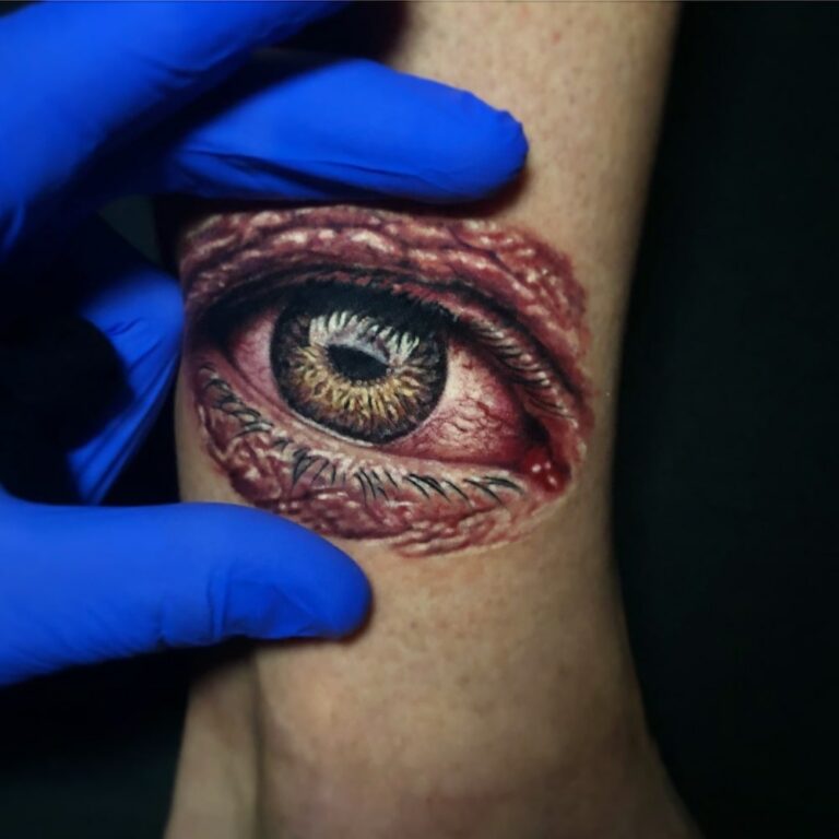 Realistic eye tattoo artist_Mike DeVries-Tattoo and piercing studio in Thousand Oaks ca