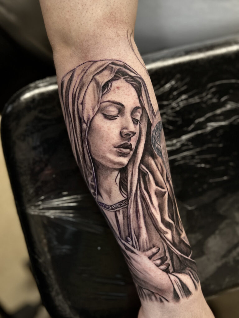 Virgin_mary_black_and_grey_portrait_tattoo_conejo_valley_near_agoura_hills